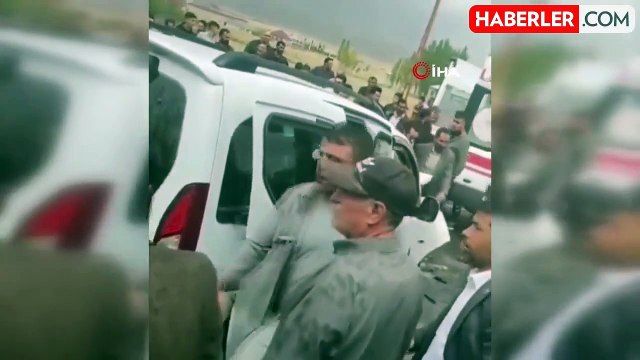 Öğrenci Servisi ile Hafif Ticari Araç Çarpıştı: 8 Yaralı