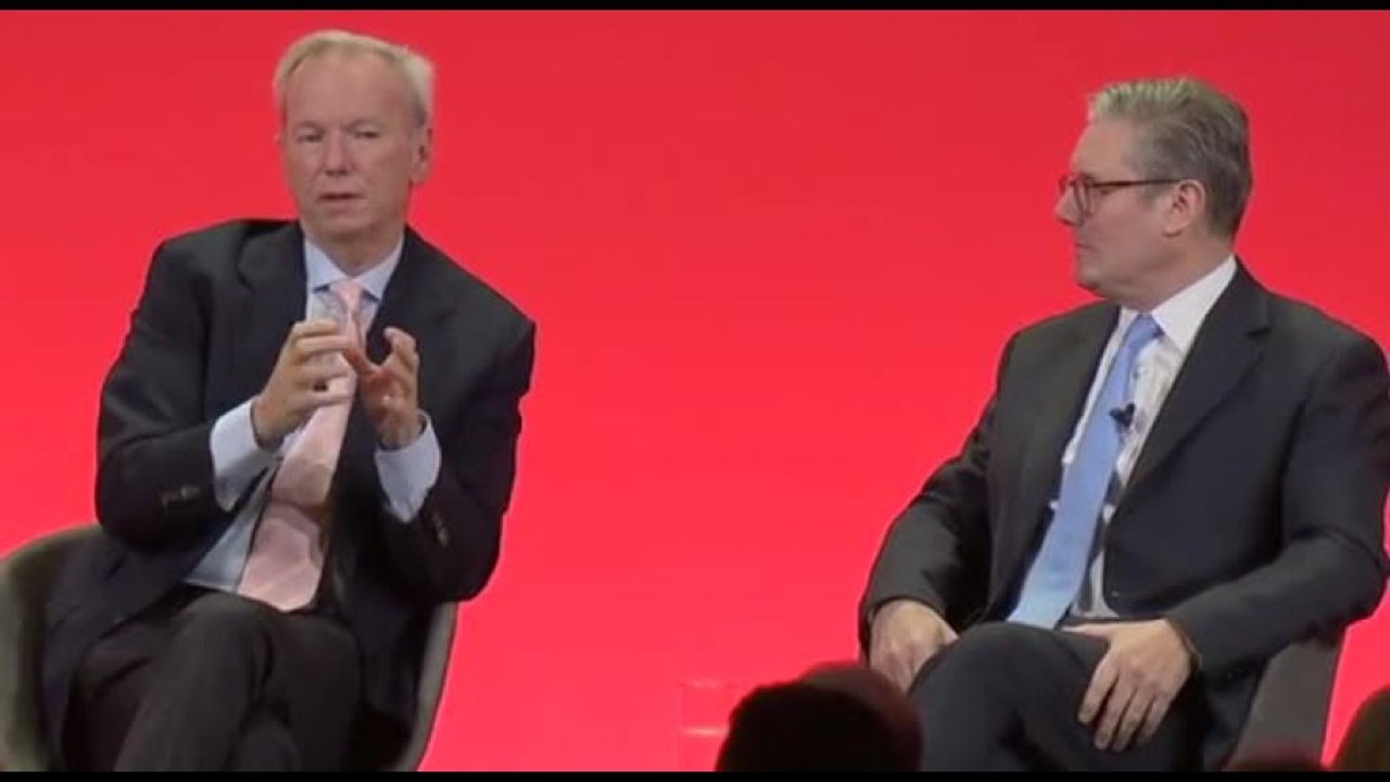 Schmidt (ex Ceo di Google): l'AI farà aumentare produttività e reddito