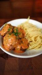 Pâtes et boulettes de viande sauce reblochon !