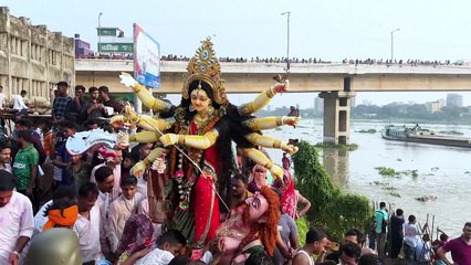 Hindúes celebran en Bangladés su mayor festividad religiosa pese al miedo a atentados