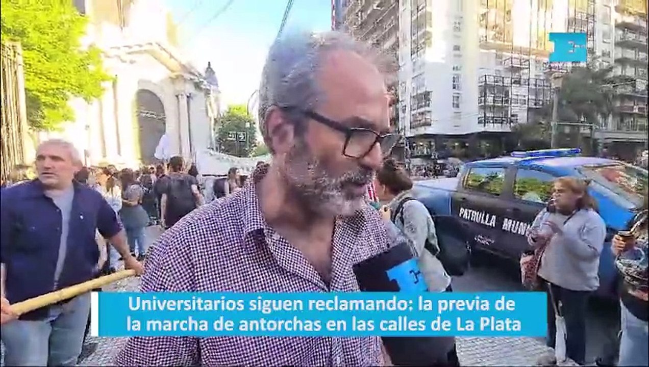 Universitarios siguen reclamando la previa de la marcha de antorchas en las calles de La Plata