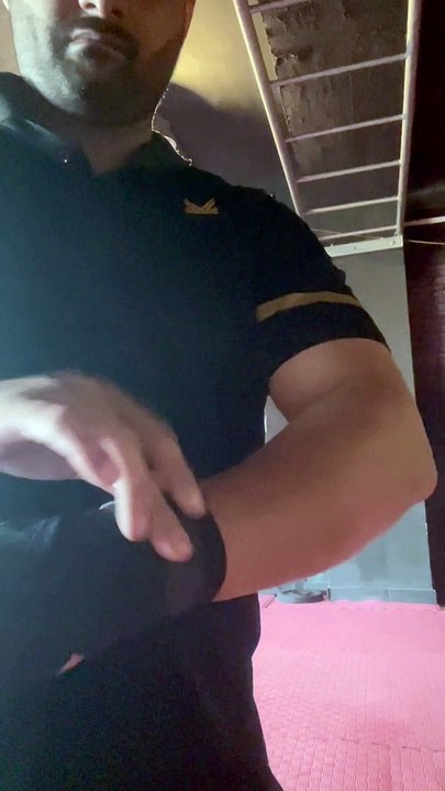 How to wrap your hands for boxing & mma quick and easy