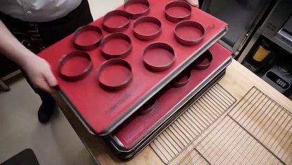 역대급 바삭함_ 팝업 매장에서 하루 1000개씩 팔리는_ 144겹 페스츄리 크림 크루아상 _ French roll cream croissant _ korean street food(720P_60FPS)