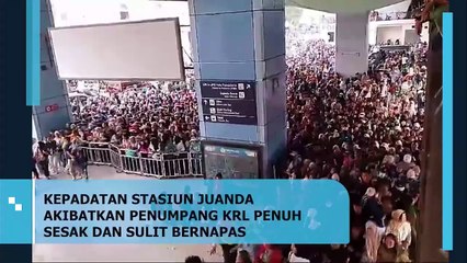 Kepadatan Penumpang KRL di Stasiun Juanda Membuat Sulit Bernapas