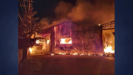 경기 김포시 가구공장서 불...공장 2개 동 전소 / YTN
