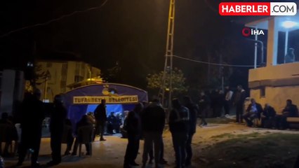 Annesini Bıçaklayıp Boğarak Öldürdü