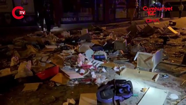 Eşi evi terk edince müzik açıp evi yaktı!