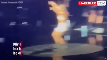 Amerikalı şarkıcı Olivia Rodrigo, şarkı söylediği sırada sahnede ilginç bir kaza yaşadı