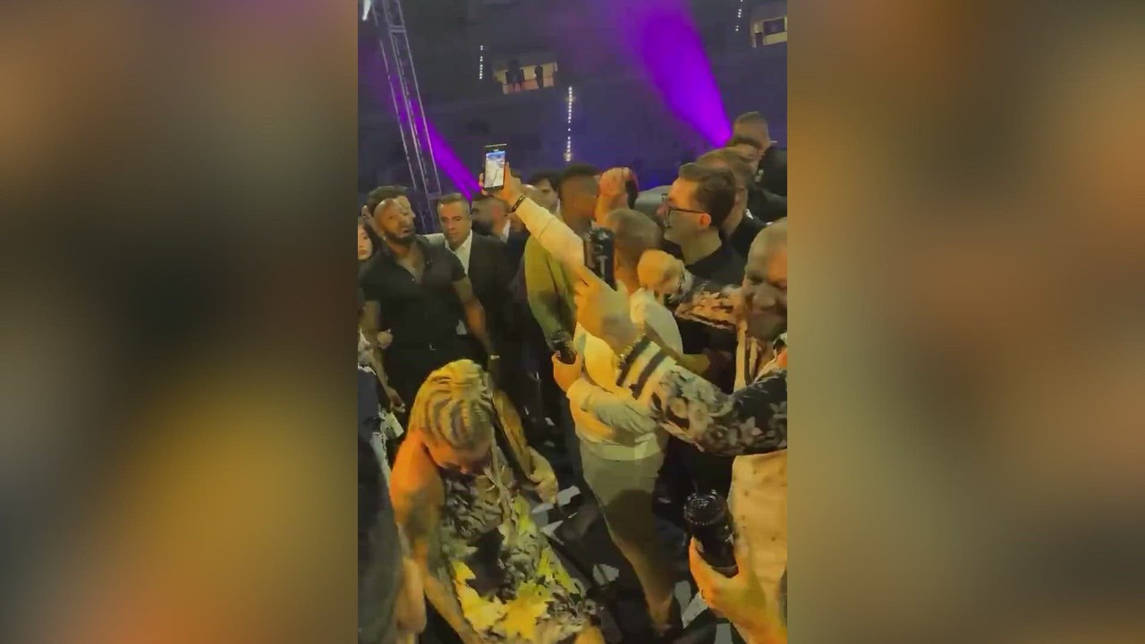 McGregor desatado de fiesta... y llega su mujer: más de 20 millones de reproducciones en redes