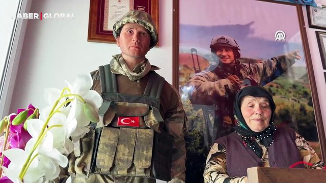 Şehit annesi, oğlunun balmumu heykeli ve eşyalarıyla yaşıyor