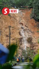 Скачать видео: Landslide area in Taman Melawati classified high risk, residents ordered to evacuate