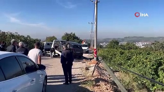 Bursa'da feci kaza! Direğe çarptı: Yaralılar var