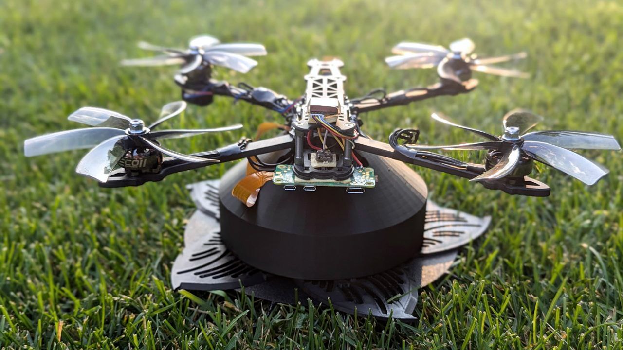 Tüftler erfindet Hightech-Drohne - zum Aufsammeln von Hundekot