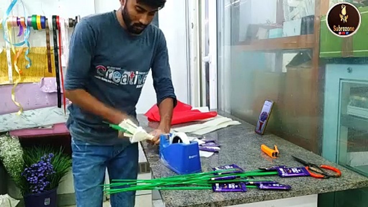 DIY DAIRY MILK CHOCOLATE BOUQUET MAKING! EASY & DELICIOUS GIFT! | Easy Way to Make Chocolate Bouquet