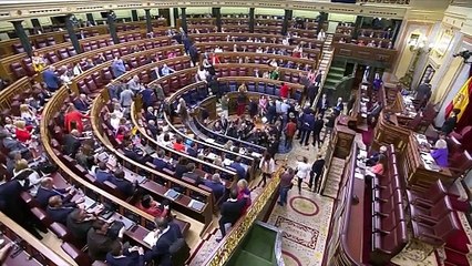 Télécharger la video: La izquierda hace valer su mayoría en la Mesa del Congreso para rebajar las penas a los etarras