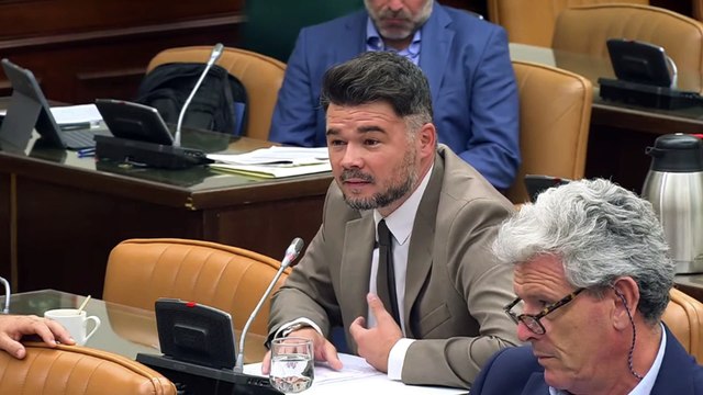 Rufián treu de polleguera Eugenio Pino i aconsegueix trencar el tedi de la comissió d'investigació de l'Operació Catalunya