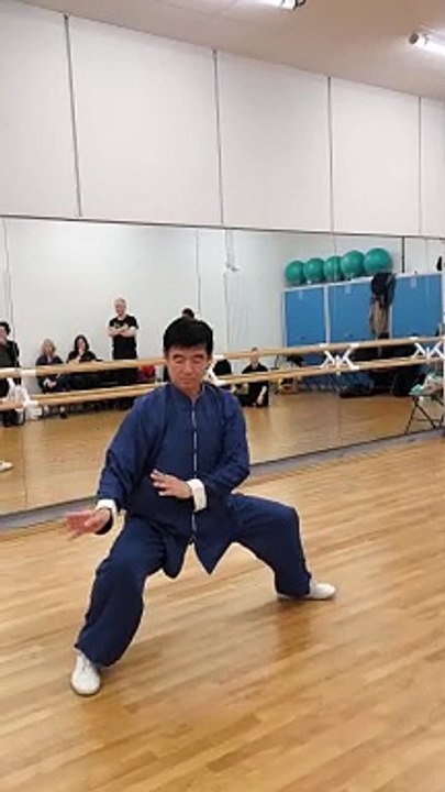 Démonstration de Xinyi tai ji par Maître Zhang