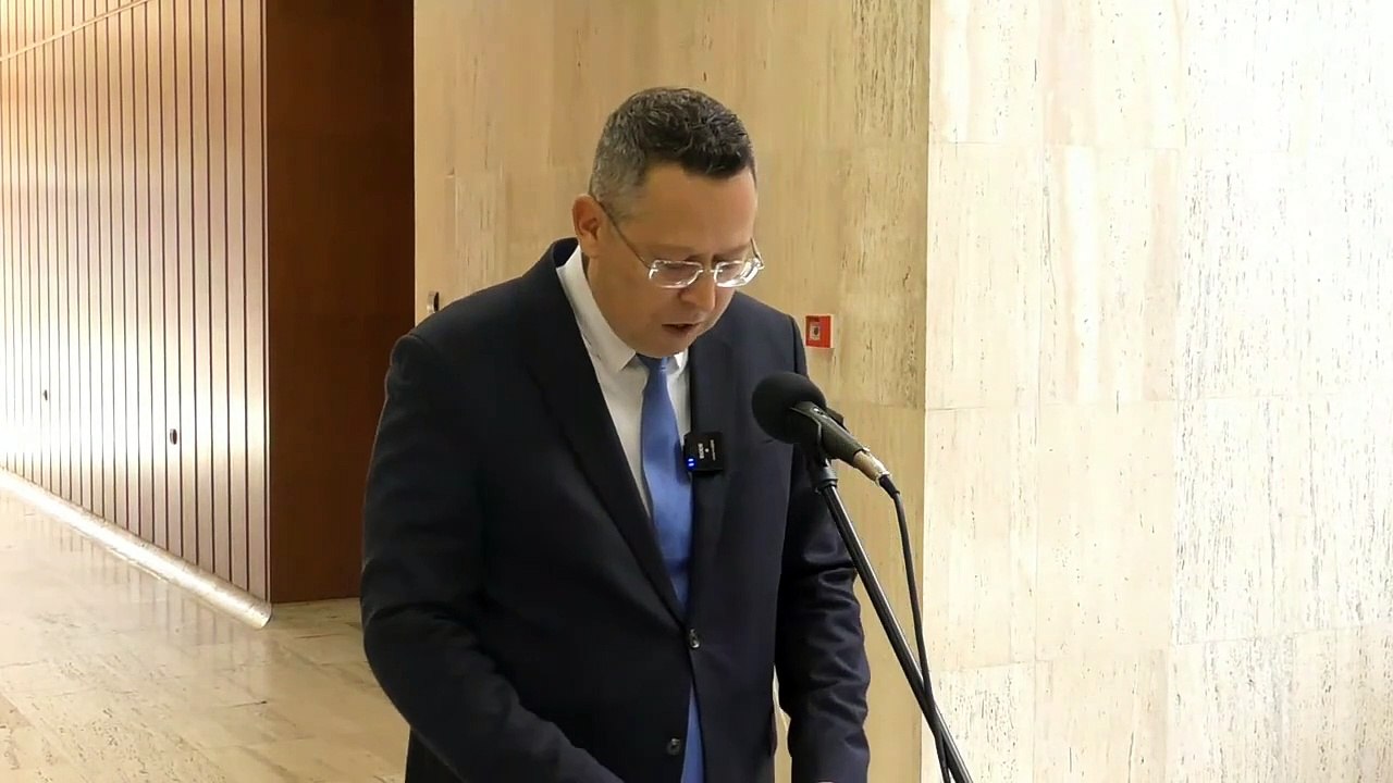 ZÁZNAM: Brífingy po rokovaní Vlády SR - M.Š. Eštok a L. Kamenický