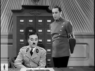Charlie Chaplin - Escena completa del globo - El gran dictador