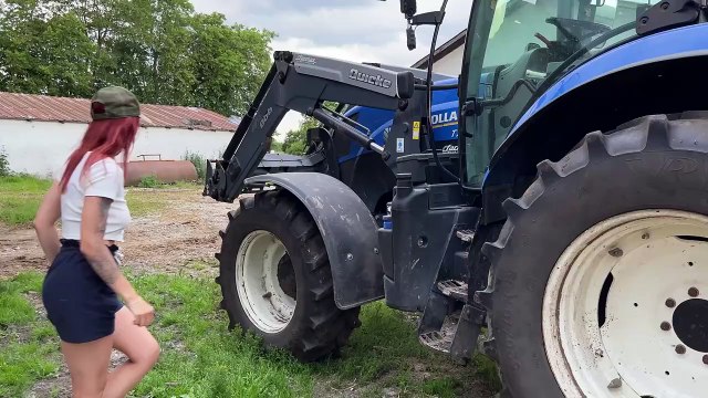 Attractive Girl Drive Tractors ｜ Incredible Agricultural Machinery ｜ Dairy Farm ｜ Unloading Sawdust