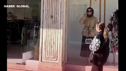 Konya'da bir giyim mağazası canlı manken kullandı, görüntüler gündem oldu