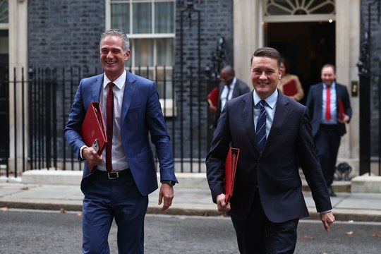 Health secretary Wes Streeting appears to deny using weight loss jabs