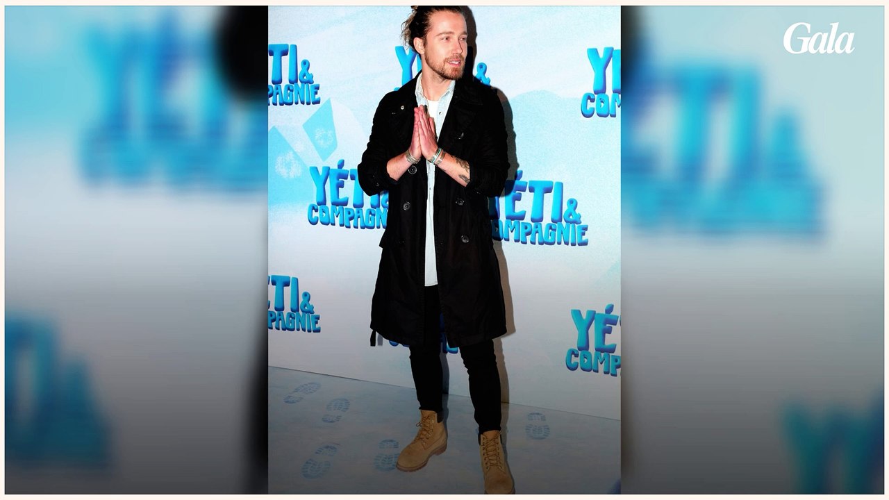 GALA VIDEO - “Il y a un gouffre” : Julien Doré ému à l’évocation de la mort de sa mère, son touchant témoignage