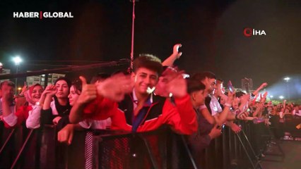 Ebru Yaşar Diyarbakır'ı salladı