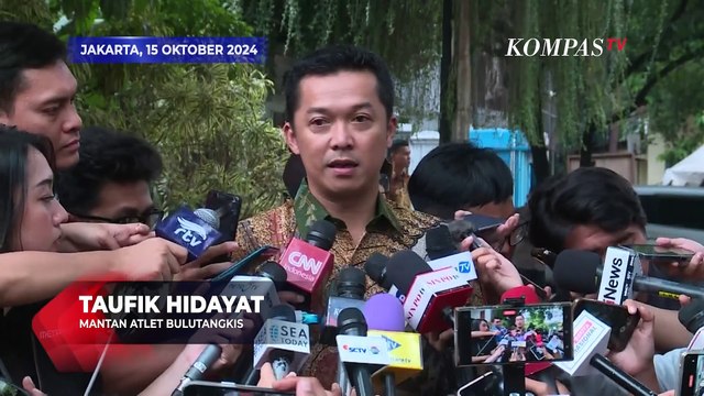 Gaya 'Smash' Dua Kali Taufik Hidayat Tiba di Kertanegara, Ngaku Siap Bantu Prabowo!