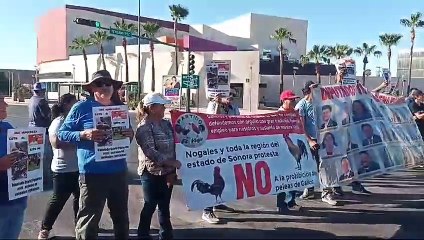 Bloqueo de galleros en Rosales y Tehuantepec