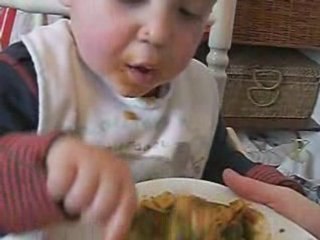 Kentin mange tout seul