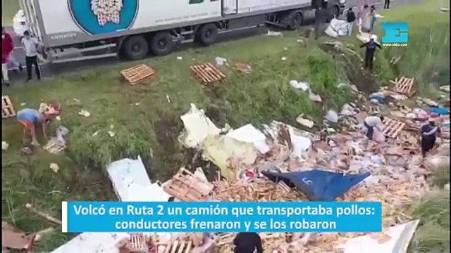 Volcó en Ruta 2 un camión que transportaba pollos