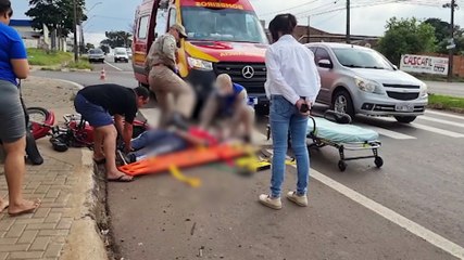 Acidente entre moto e Uno deixa motociclista ferido no Pacaembu