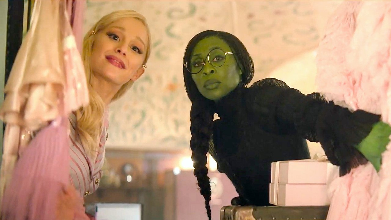 Go Inside Elphaba & Galinda's Dorm Room from Wicked - video Dailymotion