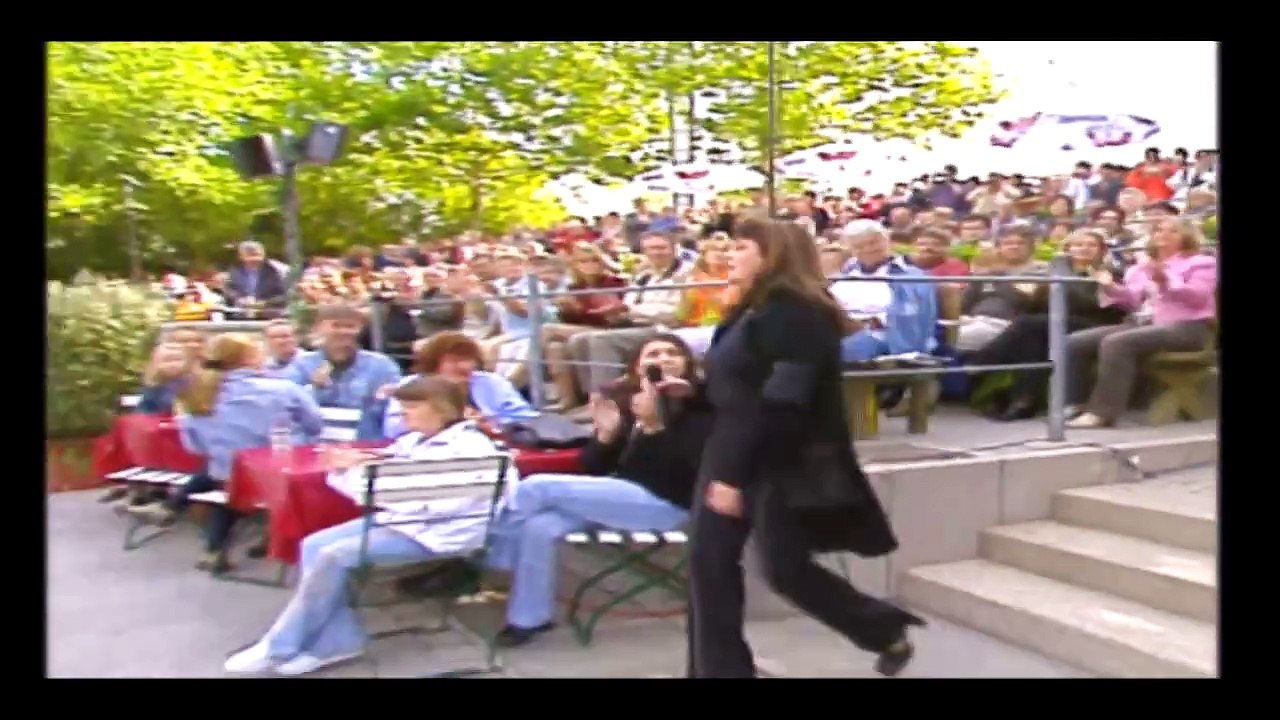 Andrea Jürgens — Manchmal hilft nur deine Liebe /// Von Von Andrea Jürgens — Das Beste – Die Jubiläumsausgabe ● TELAMO