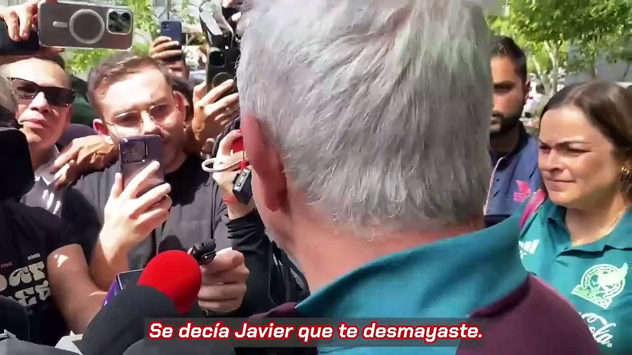 Javier Aguirre sale caminando y en buenas condiciones del hospital: "No sean chismosos cabrones"