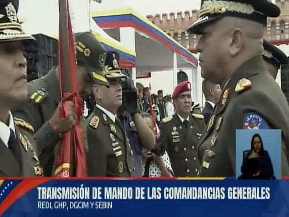 M/G Wilfredo Medrano Machado recibe el estandarte de la REDI Guayana