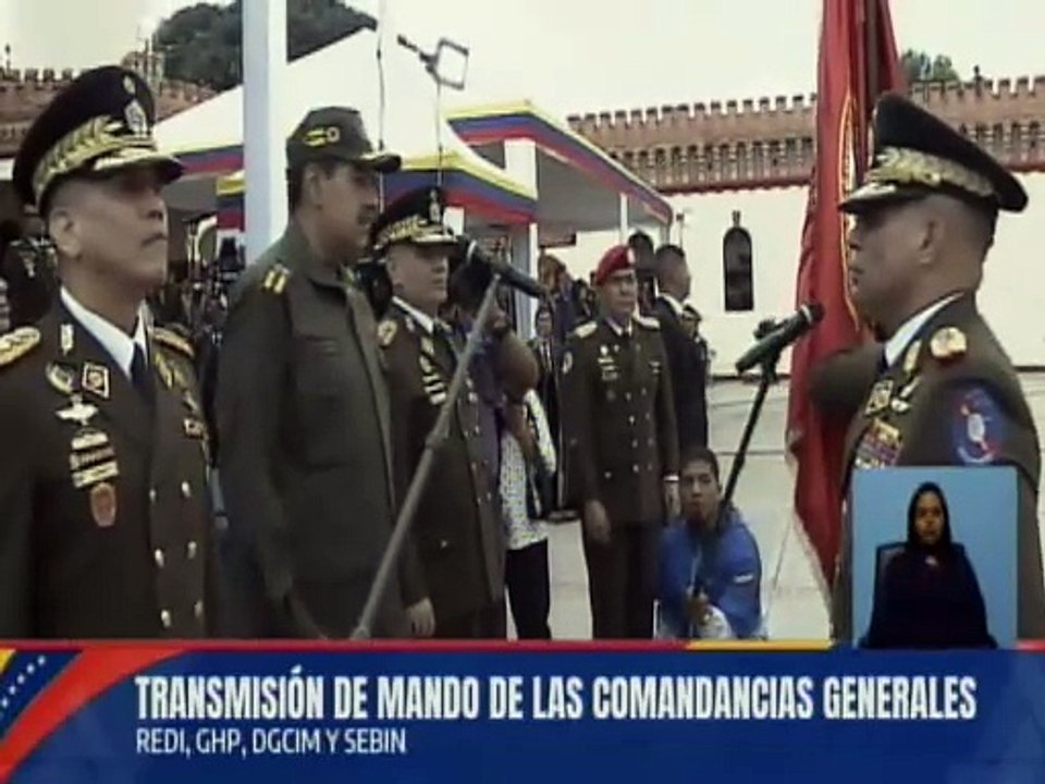 M/G Dilio Guillermo Rodríguez Díaz recibe el estandarte de la REDI Capital