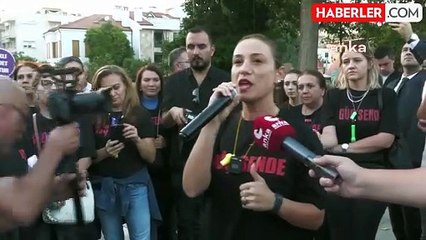 CHP İzmir İl Kadın Kolları "Kırık Saçlar Özgürlüğe Yürüyor" Yürüyüşünü  Selçuk'tan Başlattı
