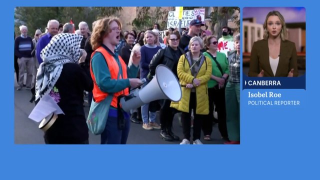Foreign Minister Penny Wong repeatedly disrupted by pro-Palestinian protesters during address