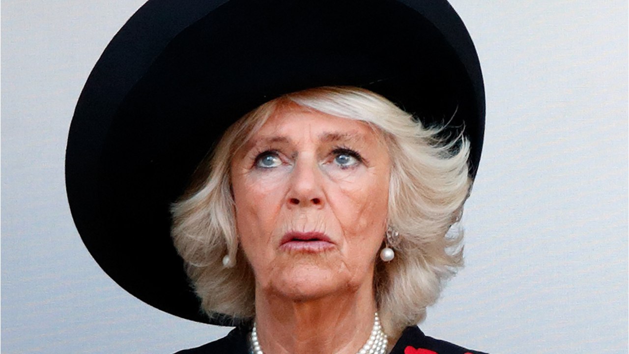 Königin Camillas Brosche im Fokus: Mit ihrem Accessoire ehrt sie Schottlands Kultur