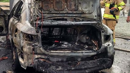 주차하던 차에서 불..."전기 배선 손상 추정" / YTN