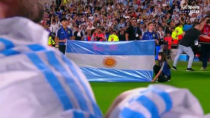Así sonó el himno en la previa de Argentina- Bolivia