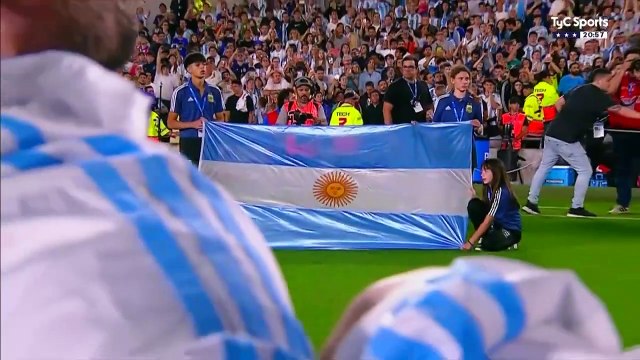 Así sonó el himno en la previa de Argentina- Bolivia