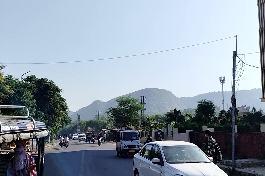 Mosam :  मौसम में होने लगा बदलाव, जयपुर के मौसम में घुलने लगी गुलाबी ठंडक