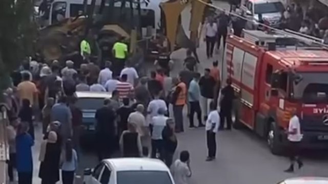 Freni arızalanan kepçe ortalığı savaş alanına çevirdi