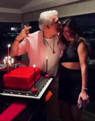 Gökçe Bahadır pasta üflerken saçları alev aldı!