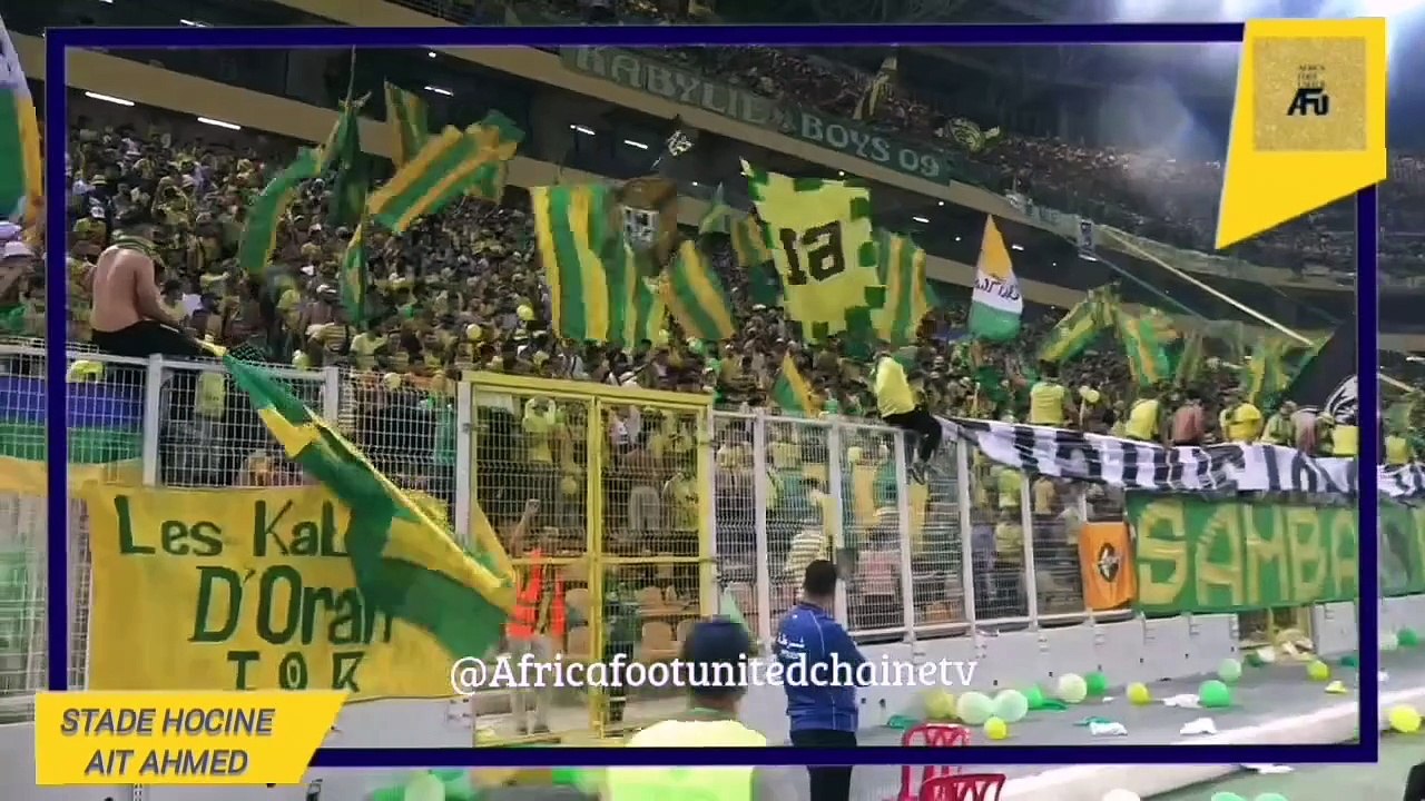 Magnifique ambiance au stade Hocine Aït Ahmed de Tizi-Ouzou lors du match #JSKabylie  #CSConstantine ⚫