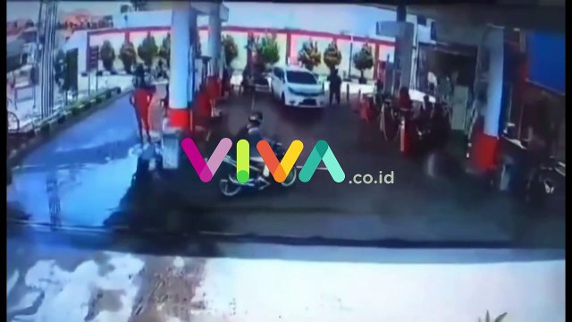 Heboh! Mobil Nissan Livina Tabrak Lari di Solo