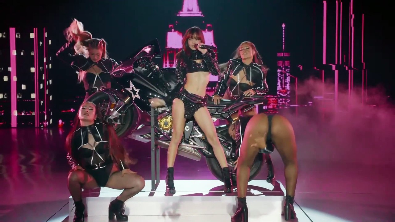 Rockstar-Lisa Victoria’s Secret Fashion Show 2024